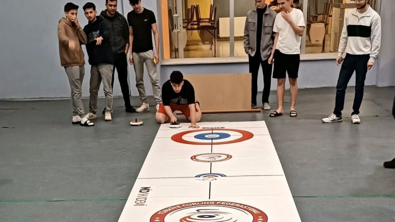 Düzce Gençlik ve Spor İl Müdürlüğü bünyesinde floor curling etkinliği düzenlendi