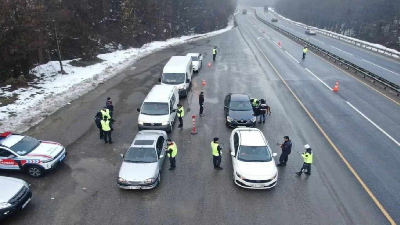 Düzce'de trafik denetimi gerçekleştirildi: 2 bin 564 araca ceza kesildi