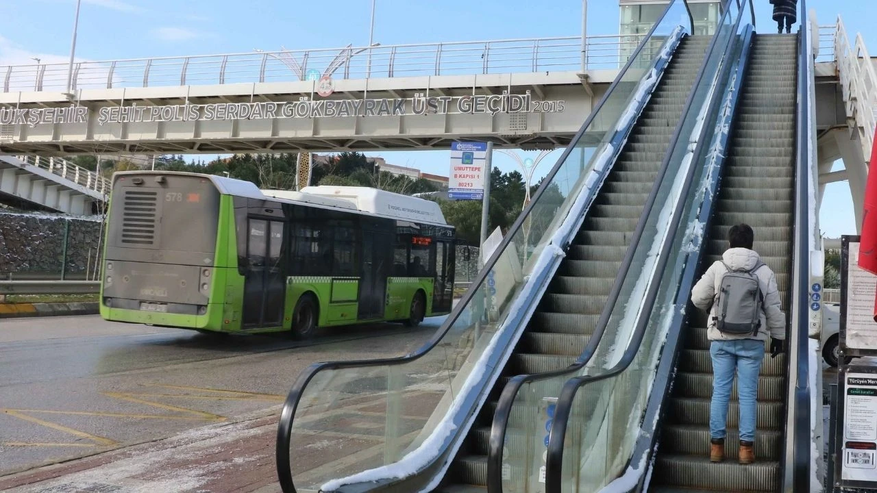 Kocaeli’de üst geçitlerde yürüyen merdivenler 7/24 çalışacak