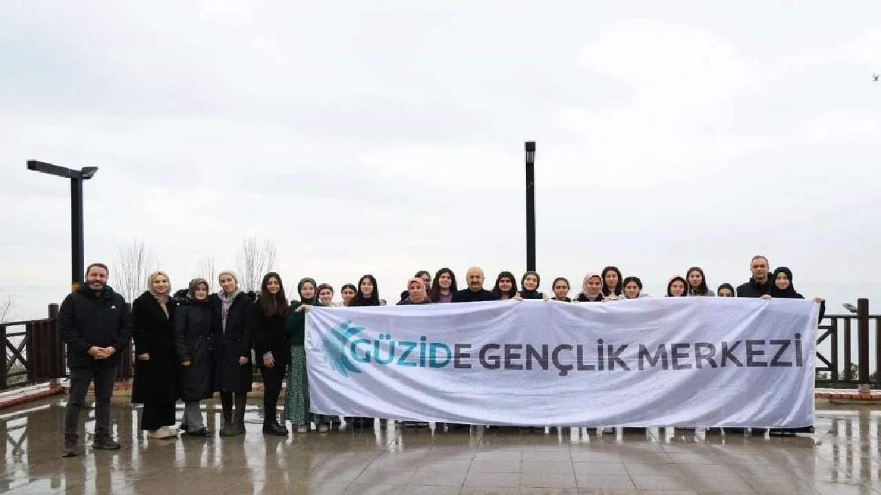 Kocaeli Gebze'de gençler tarafından kış kampı yapıldı