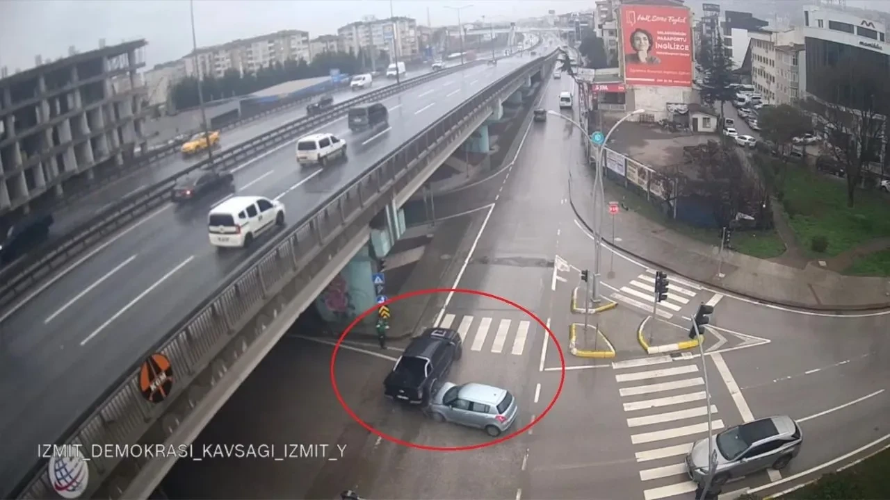 Kocaeli'deki trafik kazaları KGYS kameralarına yansıdı