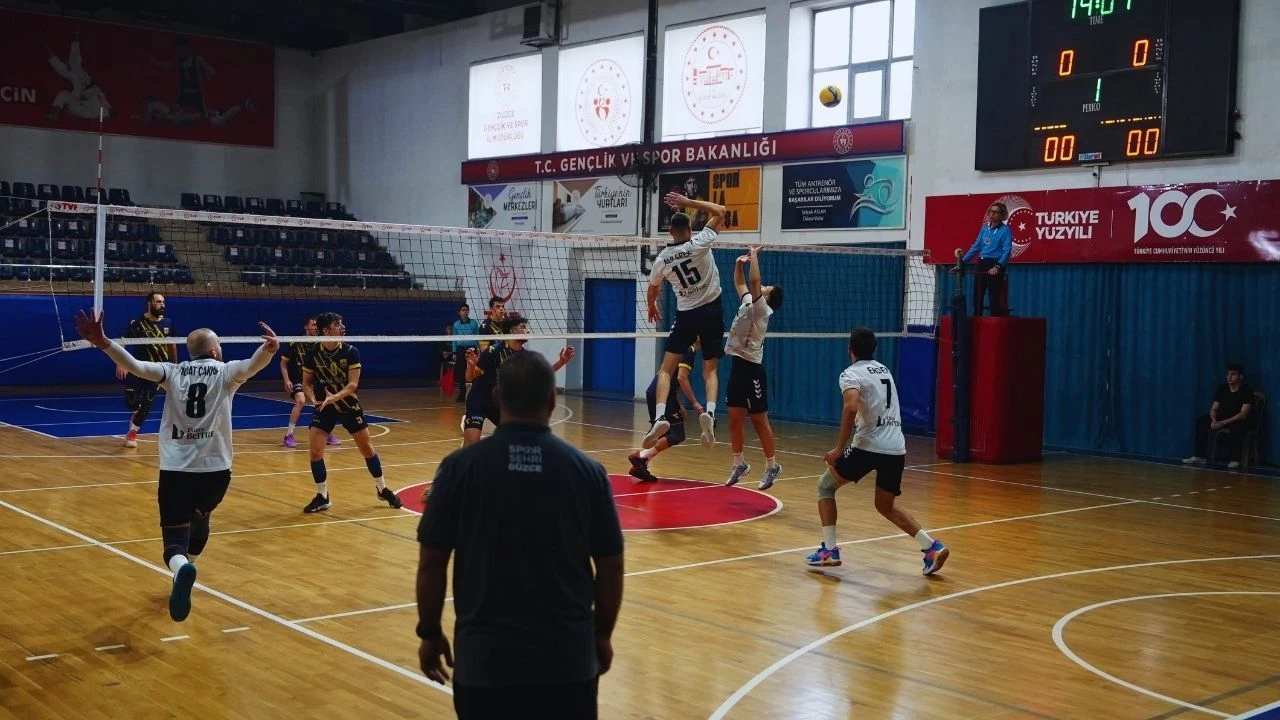 Okul Sporları Küçükler Voleybol Türkiye yarı final müsabakaları Düzce'de başladı