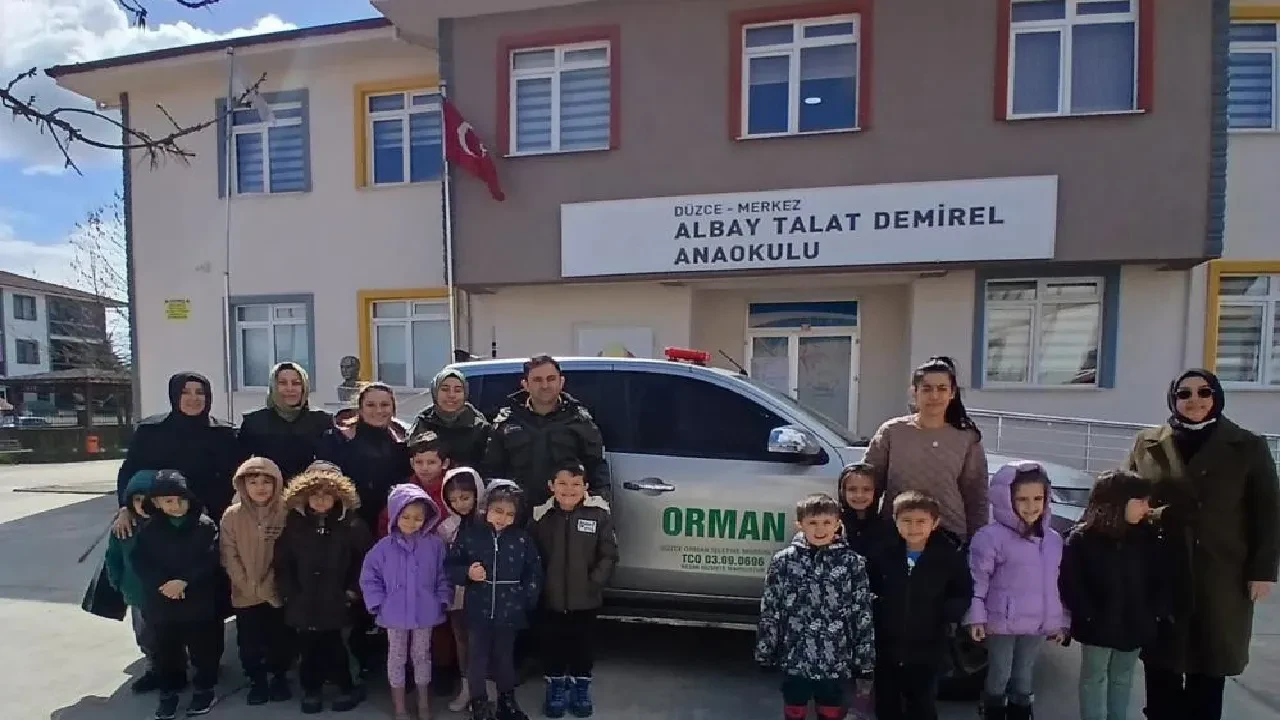 Düzce'de anaokulu öğrencileri fidan dikme etkinliğinde buluştu