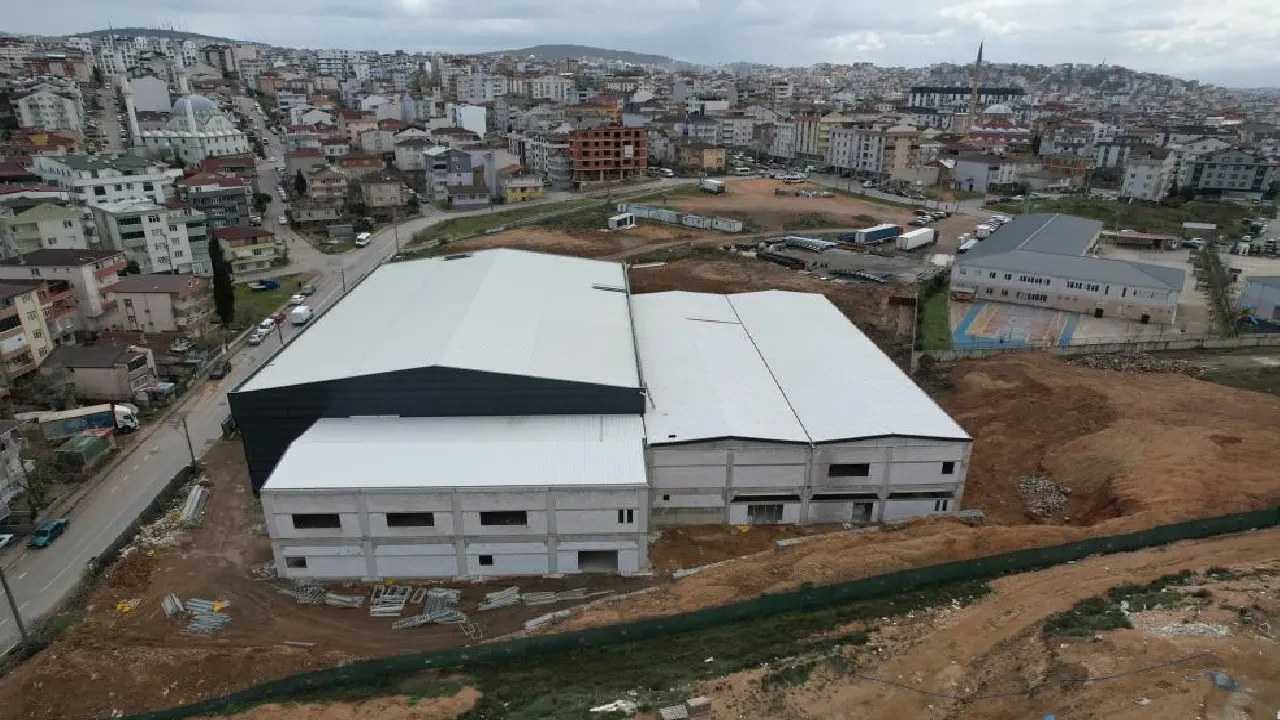 Kocaeli Çayırova'da kapalı spor salonu çalışmaları devam ediyor