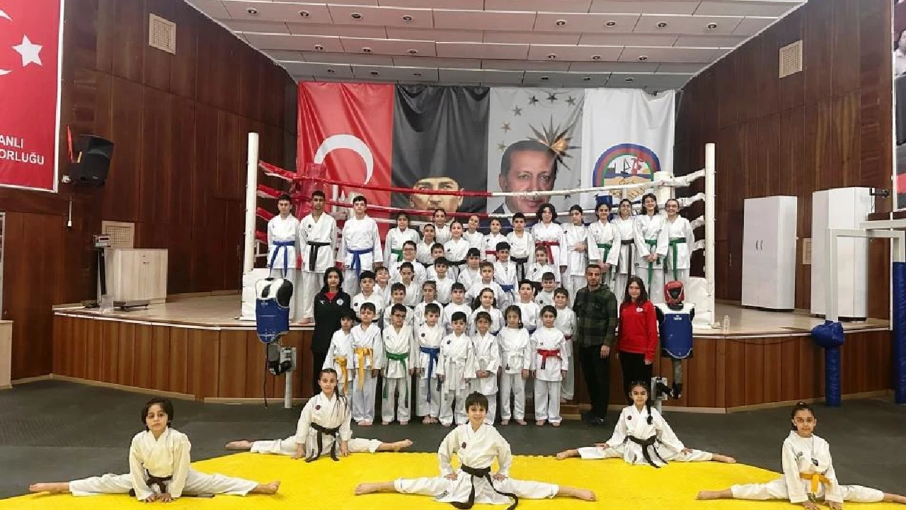 Kocaeli Körfez'de minikler arasında kuşak sınav heyecanı yaşandı