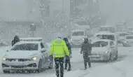 Düzce’de yoğun kar yağışı trafiği felç etti