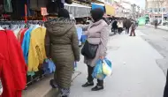 Sakarya'da kadın hırsız mağazada kıyafet seçer gibi hırsızlık yaptı