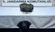 Otomobilde kaputun altında gizlenmiş bin 70 gram uyuşturucu ele geçirildi