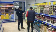 Düzce’de zabıta ekipleri market denetimlerini sürdürüyor