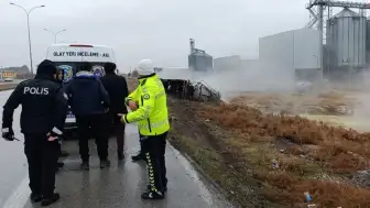 Konya’da Korkunç Kaza! Asit Tankeri Devrildi! 1 Can Kaybı