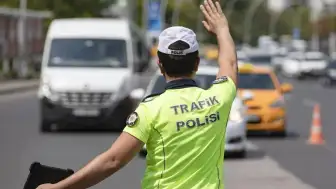 Düzce'de polis kontrolüne takılan araçtan uyuşturucu çıktı