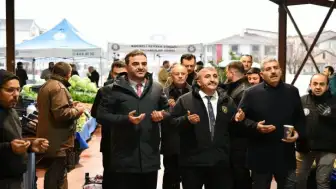 Kocaeli Başiskele Belediye Başkanı'ndan pazar esnafına 'sıcak' karşılama: Çorba dağıtıldı