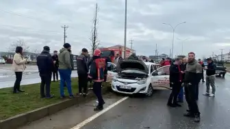 Sakarya'nın Karasu ilçesinde kaza: Tır ile sürücü kursu arabası çarpıştı