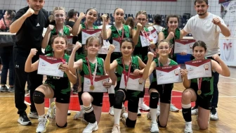 Düzce'de kız voleybol Çanakkale yolunda