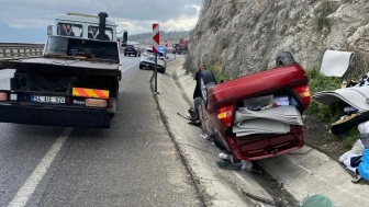 Sakarya'nın Geyve ilçesinde D-650'de takla atan otomobilden mucizevi kurtuluş