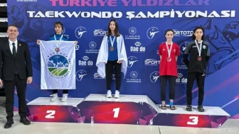 Sakarya Büyükşehir Belediyesi sporcusu Ecrin Yılmaz Taekwondo şampiyonasında 2. oldu