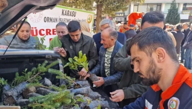 Sakarya Kocaali'de Orman İşletme Müdürlüğü vatandaşlara bin adete yakın meyve fidanı dağıttı