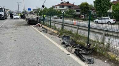 Bariyerlere Çarpan Otomobil Takla Attı