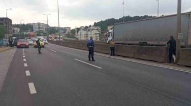 Beton bariyerlere sıkışan kedi için trafiği durdurdular: "Helal olsun size"