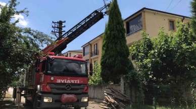 Evde kilitli kalan çocuk itfaiye ekiplerince kurtarıldı