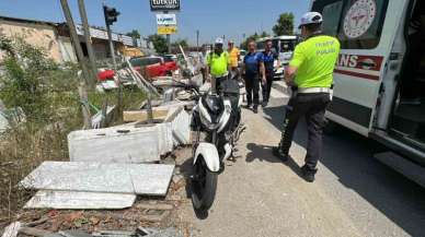 Kontrolden çıkan motosiklet yol kenarındaki mermere çarptı: 2 yaralı