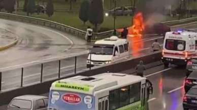 Otomobil Bariyere Çarptı, Alev Topuna Döndü!