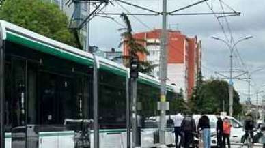 İzmit Yahya Kaptan'da Tramvay ve Araç Kafa Kafaya Çarpıştı!