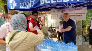 İzmit Belediyesi Sınav İçin Yanlış Okula Gelen Öğrenciyi Sınava Yetiştirdi