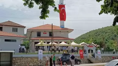 Düzce'de Depremde Yıkılan Cami Yeniden İbadete Açıldı