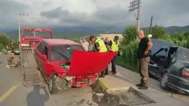 Sakarya’da İki Otomobil Çarpıştı: 1’i Ağır 3 Yaralı