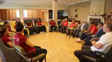 Bolu'da Büyük Kadınlar Güreş Milli Takımı’na Moral Ziyareti