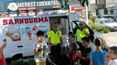 Düzce'de Polisten Öğrencilere Trafik Eğitimi