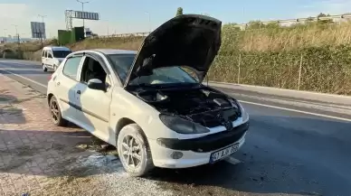 Kocaeli Kartepe’de Yoldan Geçen Mikser Aracı Yanan Otomobili Kül Olmaktan Kurtardı