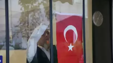 Kocaeli'nin 12 İlçesinde 25 Bin Türk Bayrağı Dağıtıldı! Cumhuriyet Bayramı Heyecanı Sokaklarda Yaşanıyor