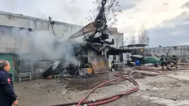 İş Yeri Yangını! Kocaeli'de 2 İş Yeri Yangında Hasar Gördü