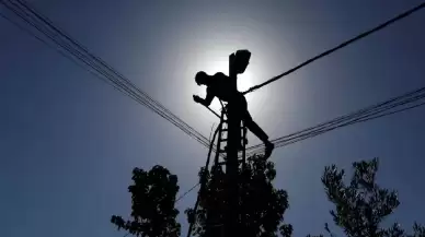 Elektrik Direği Dikerken Yangın Çıktı! Kocaeli Başiskele’de Doğal Gaz Yangını Paniğe Yol Açtı