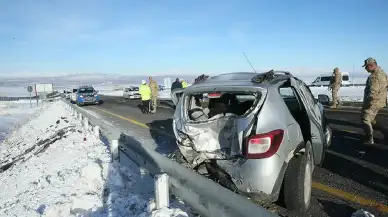 Kars’ta Öğretmenlerin Bulunduğu Araç Kaza Yaptı! 12 Yaralı Var