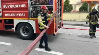 Kocaeli Derince’de Yangın! Balkon Alevleri Söndürüldü