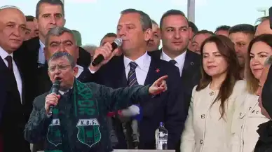 CHP Lideri Özgür Özel, Sufleye Tepki Gösterdi! "Dur Abi Biliyorum!"