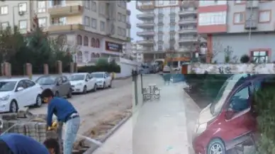 Gaziantep Nizip'te Kontrolden Çıkan Araç Apartman Bahçesine Daldı! 2 Yaralı Var