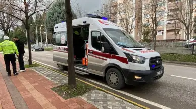 Trafik ışıklarında feci kaza: Otomobil motosiklete çarptı