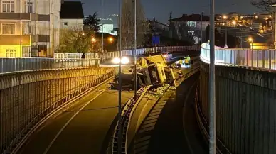 Kocaeli’de Devrilen Tır Trafiği Felç Etti! Yol Çift Yönlü Olarak Trafiğe Kapatıldı