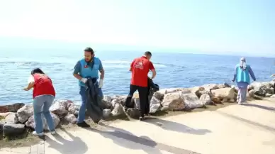 İzmit Körfezi'nde Dip Temizliği: Su Altından Çıkan Atıklar Şoke Etti!