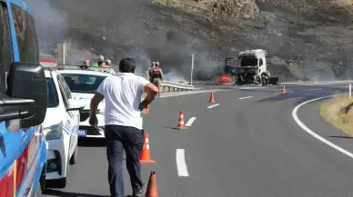 Erzincan'da Seyir Halindeki Tırın Alev Alev Yanması Paniğe Neden Oldu