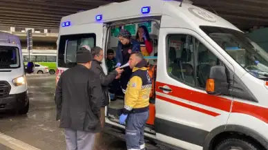 Kocaeli Kandıra'da trafik kazası: Araçtan kopan parça yoldan geçen yayayı yaraladı