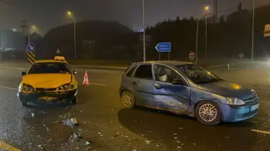 Bolu’da iki otomobil çarpıştı: 3 yaralı