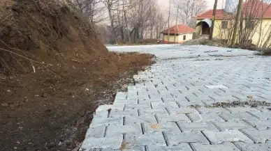 Düzce Uğur Köyü'nde alt yapı çalışmaları sürdürülüyor: Kilit parke taşı döşeniyor