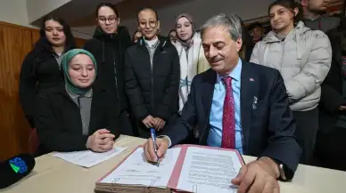 Sakarya Büyükşehir Belediye Başkanı Yusuf Alemdar bilim merkezi için imza attı