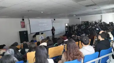 Düzce Üniversitesi'nde 'Geleceğin Meslekleri' konferansına yoğun ilgi