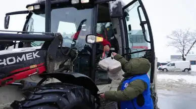 Düzce Belediyesi kar kış demeden ihtiyaç sahiplerinin yanında